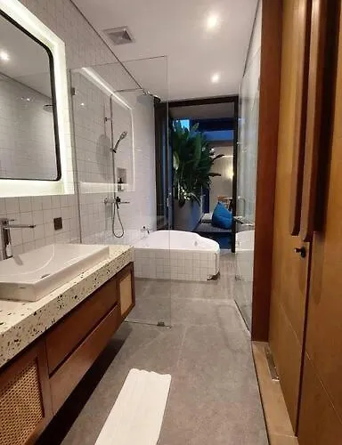 Akhila 1 - 1 Bedroom Modern Tropical At The Heart Of